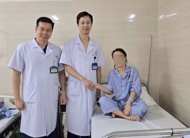 Phẫu thuật cho người phụ nữ quên thiết bị y tế trong cơ thể 15 năm -0