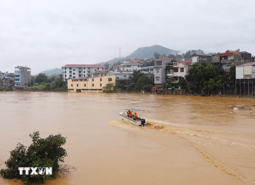 Quân đội sẵn sàng bay cứu hộ, cứu nạn, tiếp cận vùng bị chia cắt do mưa lũ -0