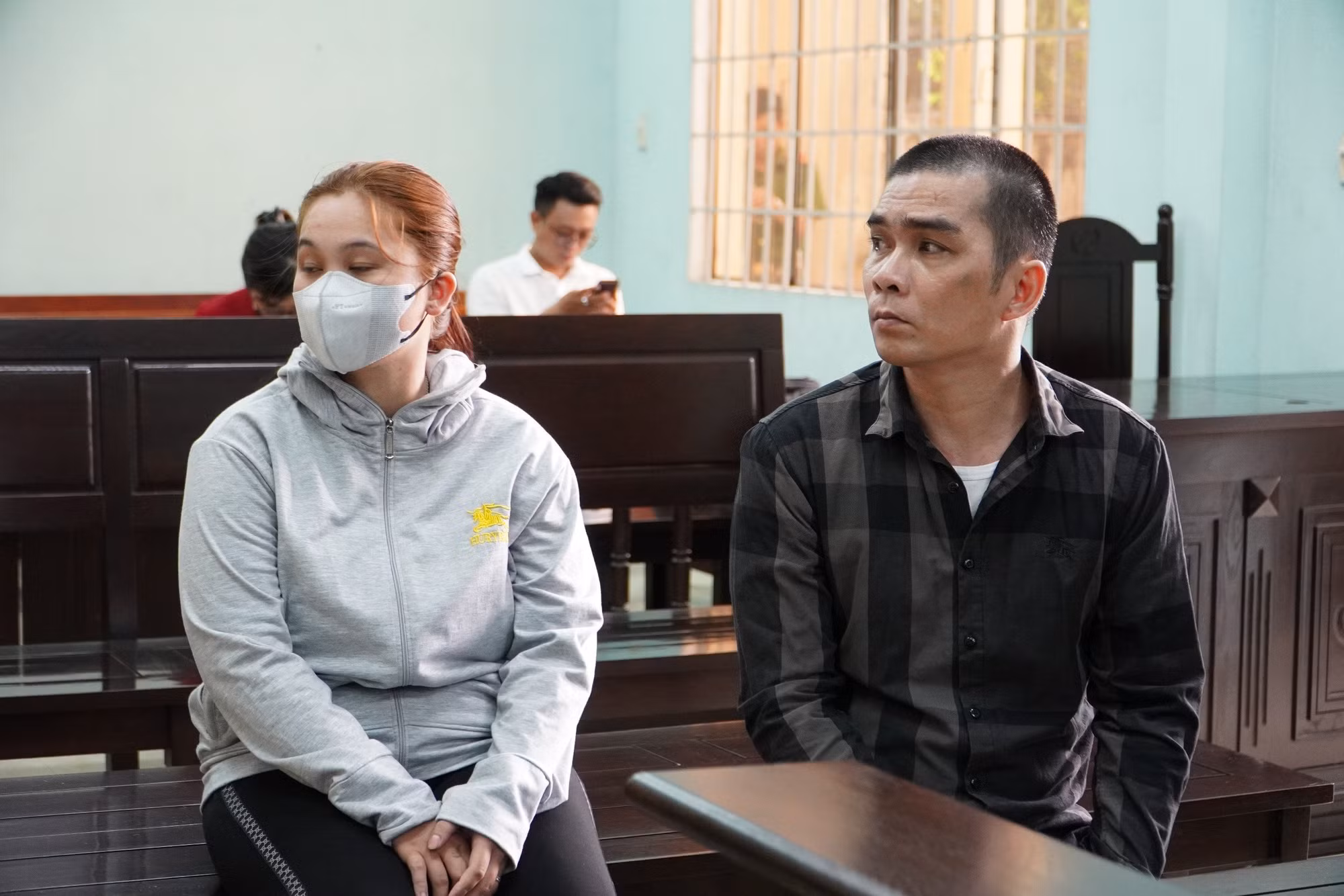 Tuyên án đôi tình nhân hành hạ cháu bé 3 tuổi để giải trí -0