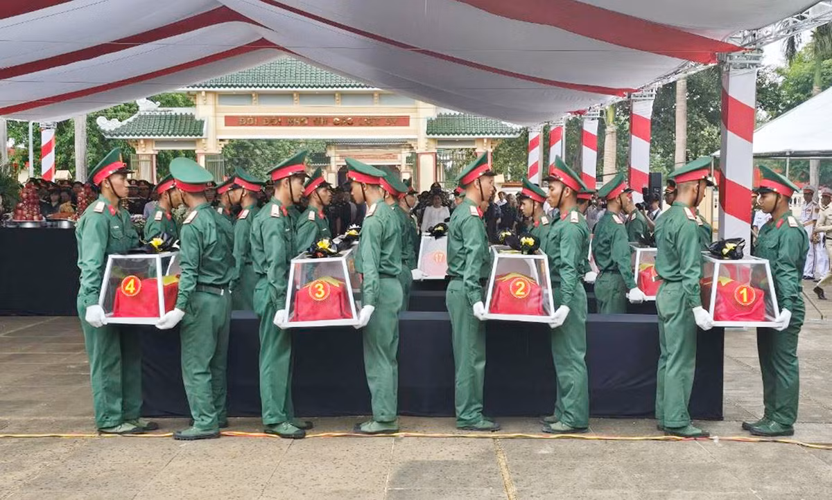 Truy điệu, an táng 21 hài cốt liệt sĩ quân tình nguyện, chuyên gia -0