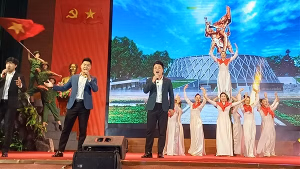 “Bài ca Điện Biên” - cuộc hành quân bằng âm nhạc
