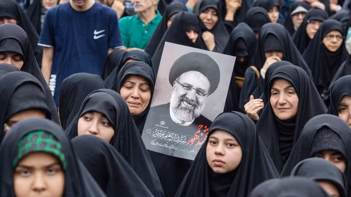 Iran, trên những lời nguyện cầu bên miệng vực -0