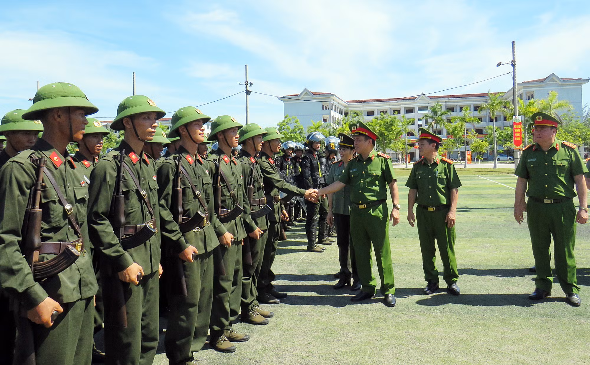 1.292 chiến sĩ hoàn thành khóa huấn luyện tại Trung đoàn Cảnh sát cơ động Trung Bộ -0