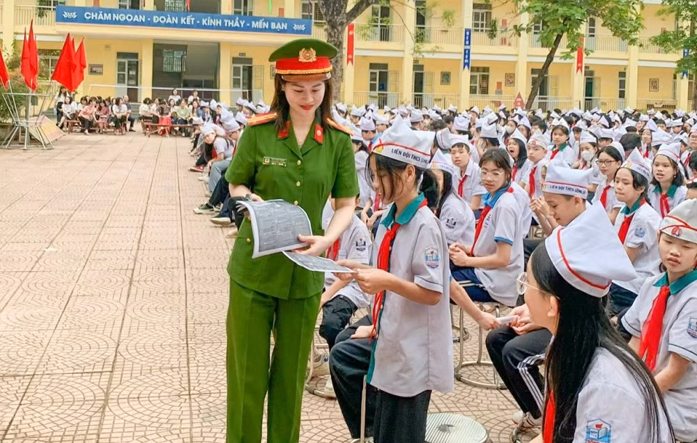 Công an tỉnh Hòa Bình đẩy mạnh tuyên truyền Luật Căn cước đến người dân -0
