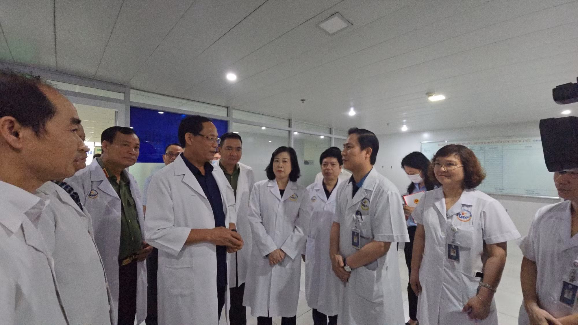 Thêm nạn nhân trong vụ cháy nhà 5 tầng nhập viện -0