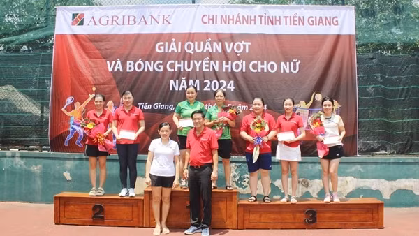 Giải quần vợt và bóng chuyền hơi nữ năm 2024 Agribank Tiền Giang thành công tốt đẹp