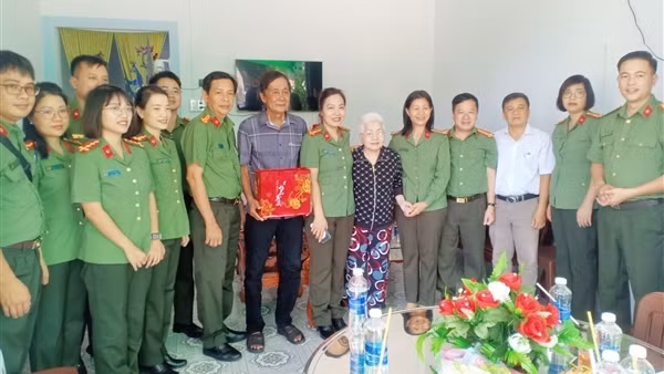Cụm thi đua số 1 về nguồn tại Khu di tích lịch sử Quốc gia Hòn Đá Bạc