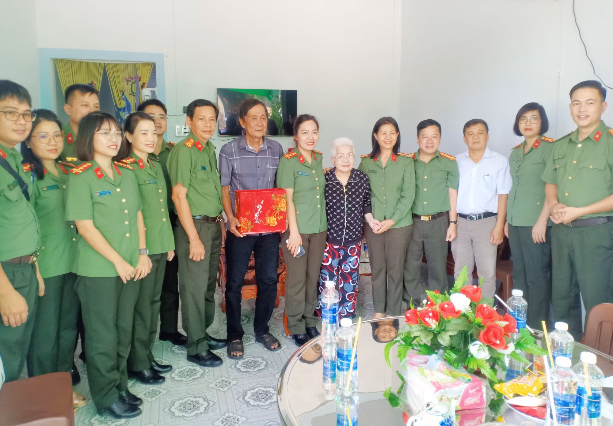 Cụm thi đua số 1 Bộ Công an về nguồn tại Khu di tích lịch sử Quốc gia Hòn Đá Bạc -0