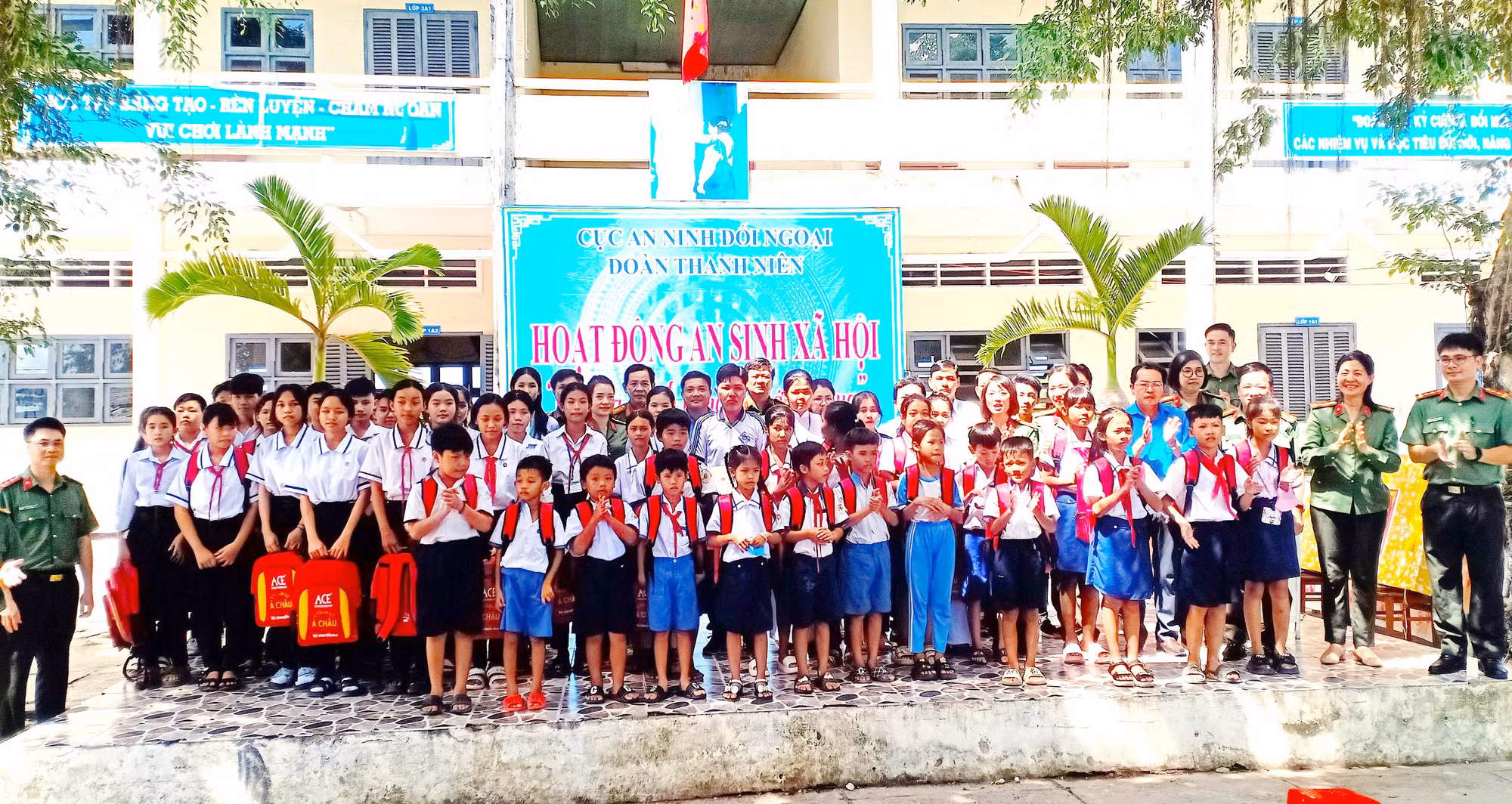 Cụm thi đua số 1 Bộ Công an về nguồn tại Khu di tích lịch sử Quốc gia Hòn Đá Bạc -0