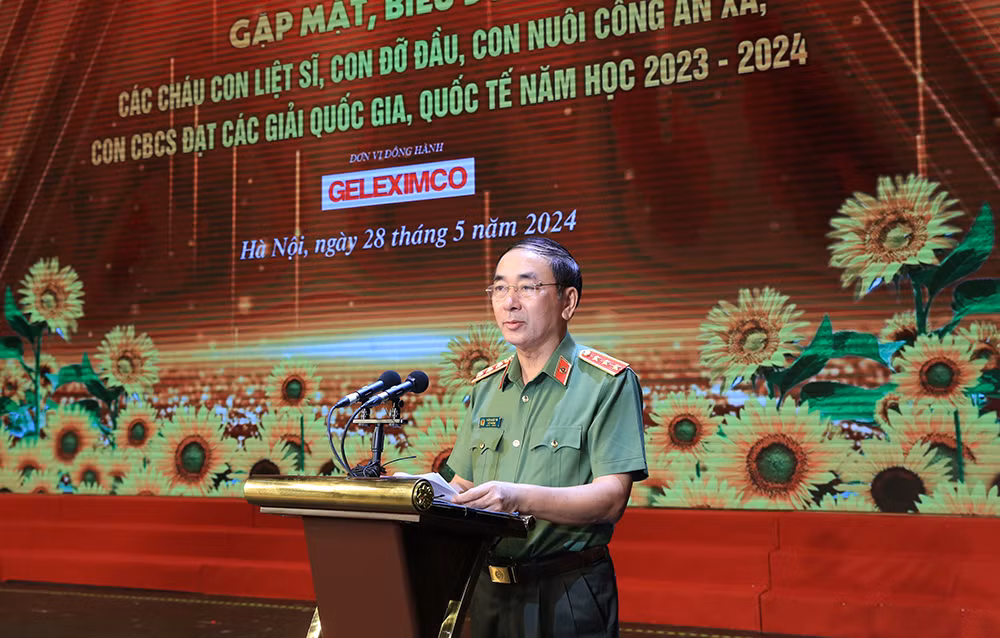 Xúc động buổi gặp mặt của lãnh đạo Bộ Công an với các học sinh tiêu biểu trong “Trại hè yêu thương” -0