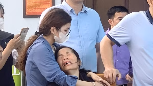 Nghẹn ngào nỗi đau của thân nhân 14 nạn nhân tử vong trong vụ cháy ở Cầu Giấy