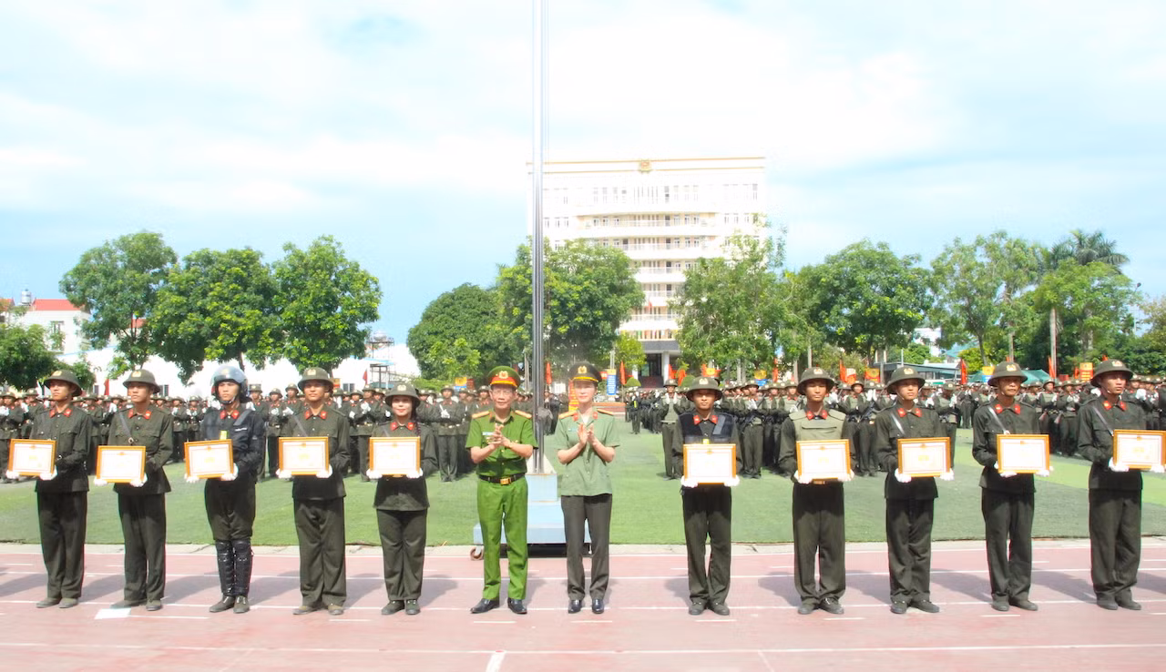 Hơn 16.000 chiến sĩ nghĩa vụ hoàn thành khoá huấn luyện tại Bộ Tư lệnh Cảnh sát cơ động -0
