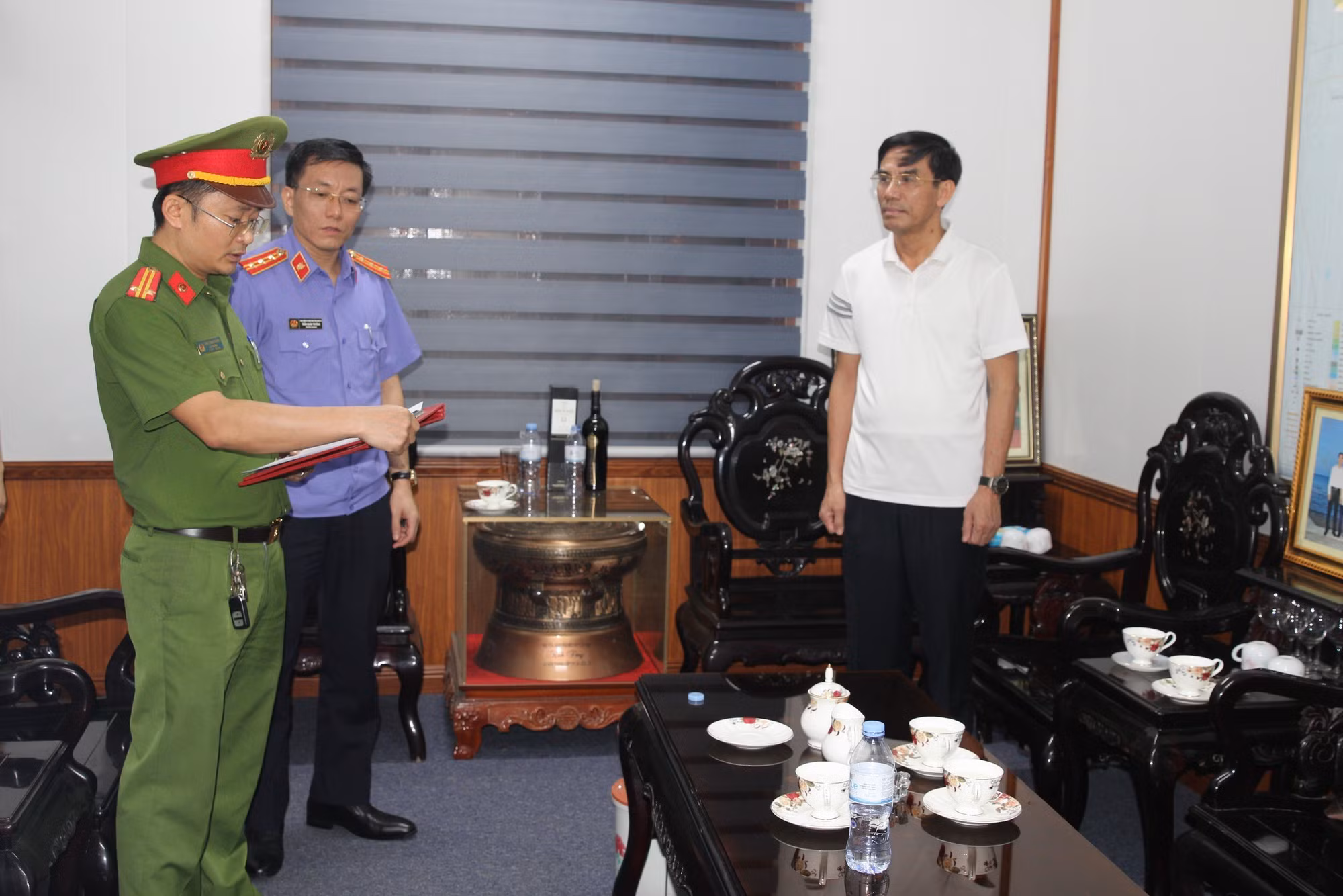 Khởi tố&nbsp;Chủ tịch UBND cùng 3 cán bộ thị xã Cửa Lò -0