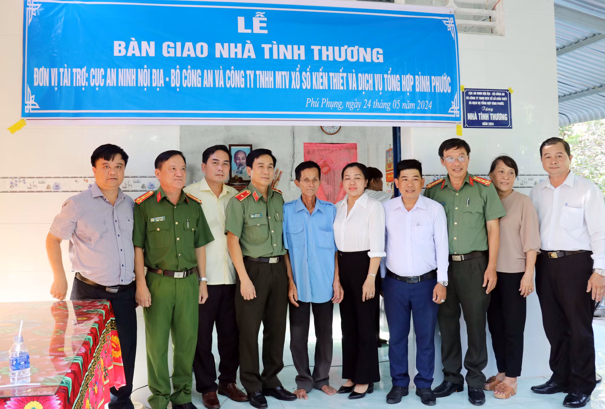 Bàn giao Nhà tình thương, Nhà tình nghĩa tặng gia đình khó khăn ở Bến Tre -0