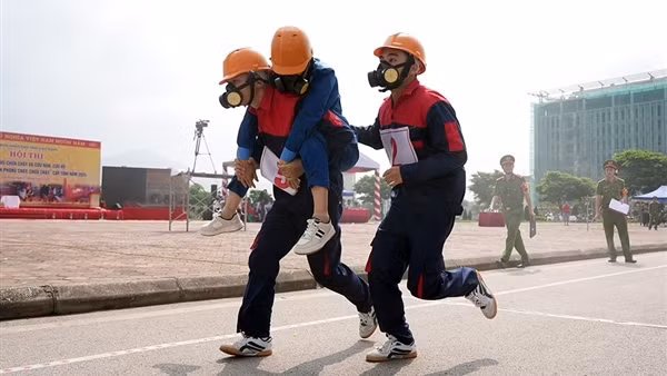 Sôi nổi hội thi phòng cháy, chữa cháy của các tổ liên gia ở Cao Bằng
