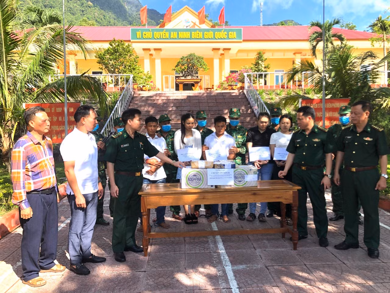 Triệt phá đường dây ma tuý xuyên quốc gia, thu giữ 100 bánh heroin -1