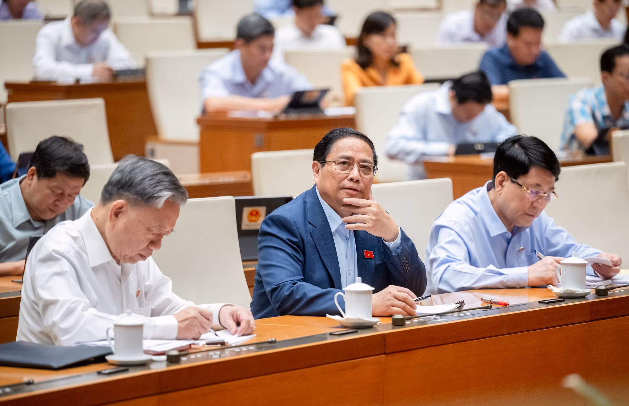Đại biểu Quốc hội trăn trở tình trạng cán bộ đùn đẩy, né tránh, sợ sai, sợ trách nhiệm -0