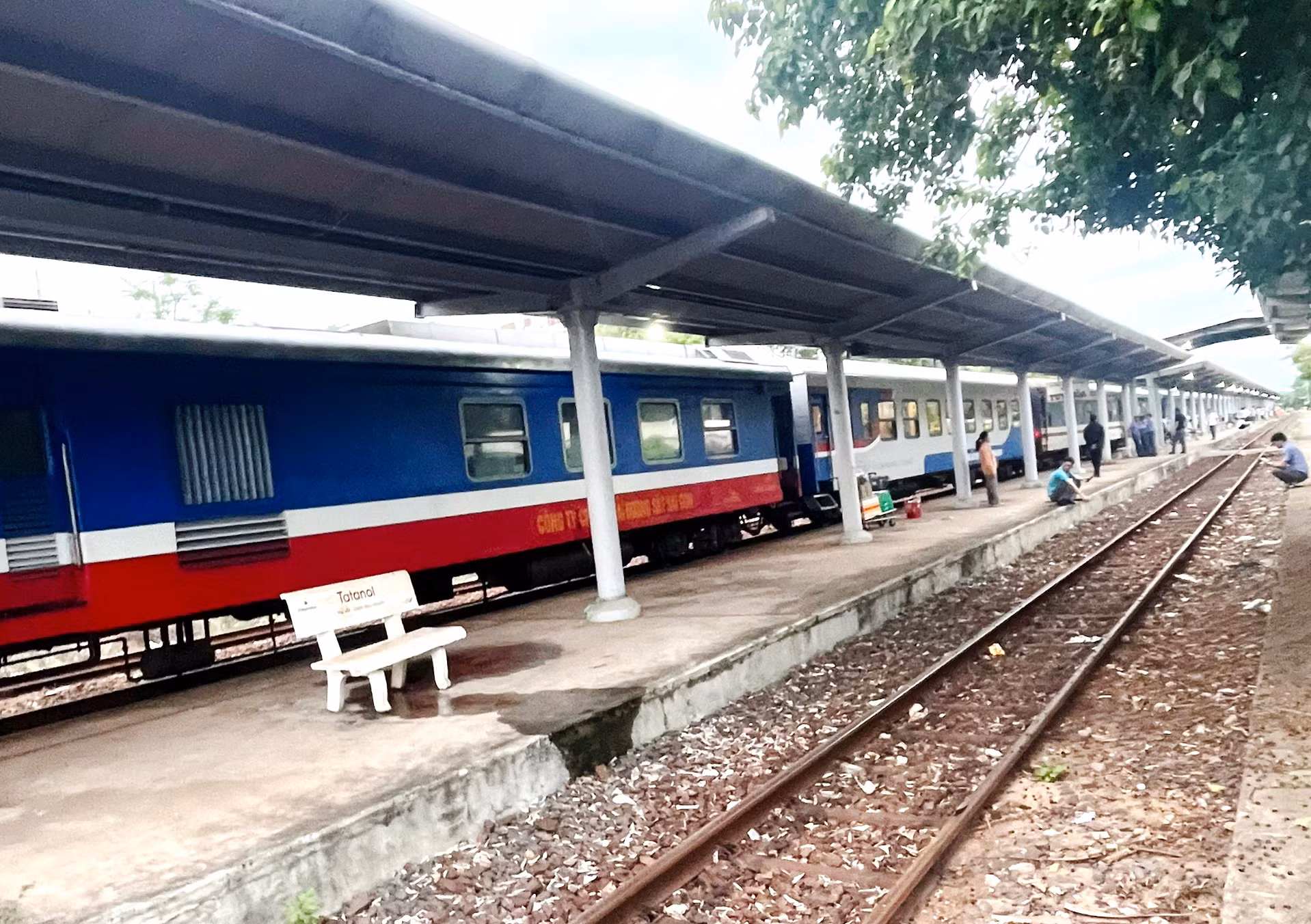 Tạm dừng ô tô đi qua đèo Thị để khắc phục sự cố sạt lở hầm đường sắt Chí Thạnh -0