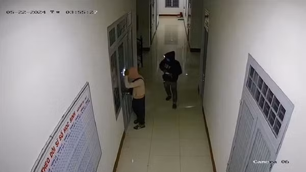 Lợi dụng đêm vắng, đột nhập trường học trộm cắp tài sản