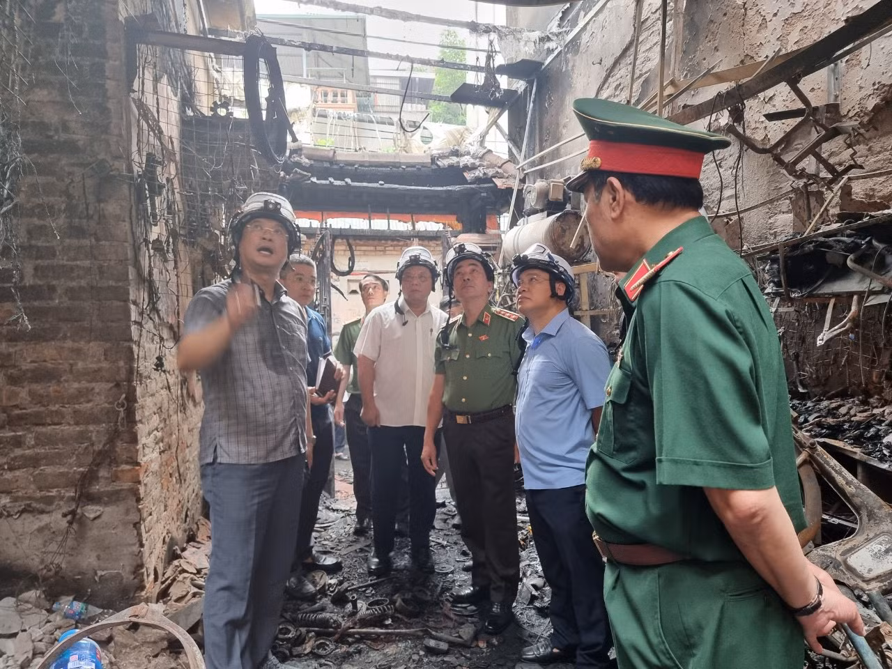 Lãnh đạo Bộ Công an trực tiếp đến hiện trường vụ cháy chỉ đạo công tác cứu hộ, cứu nạn -0