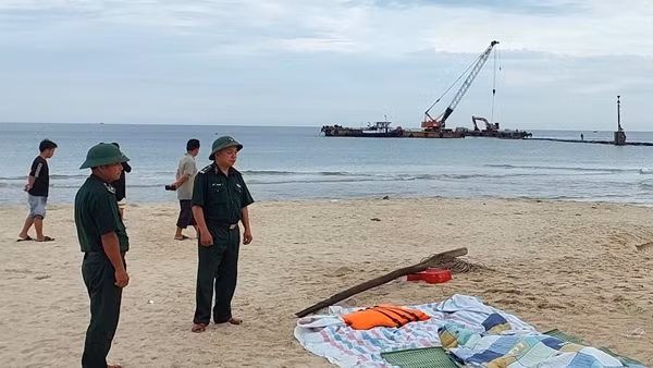 Tìm thấy thi thể nam công nhân bị sóng biển cuốn mất tích