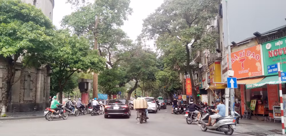 1-đầu phố quán thánh.jpg -0