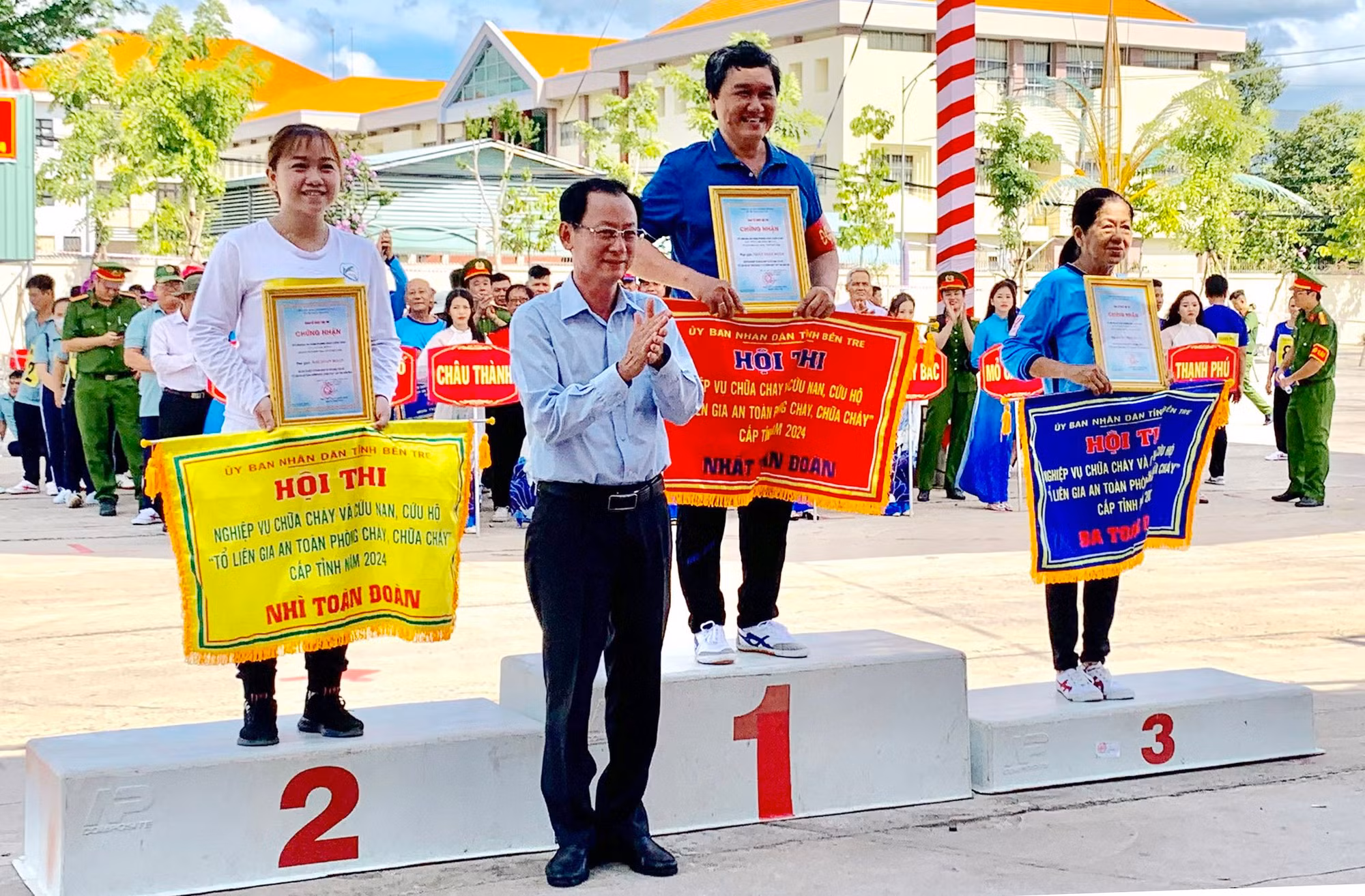 Sôi nổi hội thi nghiệp vụ PCCC và CNCH “Tổ liên gia an toàn PCCC” -0