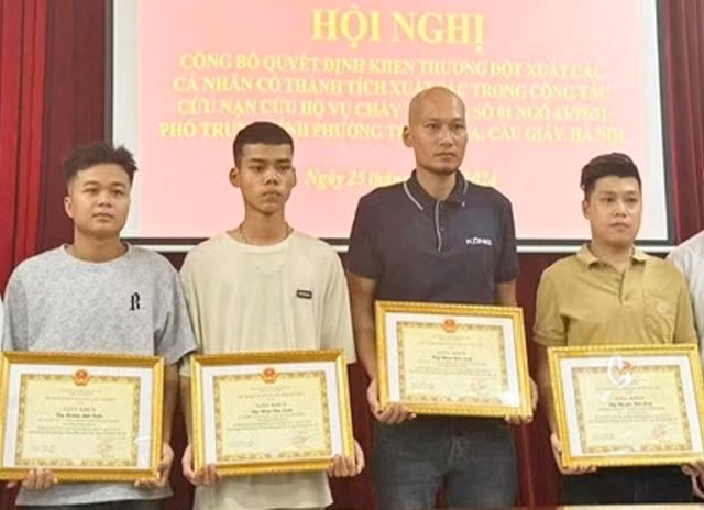 Thủ tướng gửi thư khen hành động dũng cảm cứu nạn nhân mắc kẹt trong đám cháy ở phố Trung Kính -0