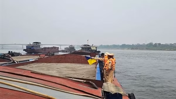 Xử lý hàng loạt vi phạm đường thủy khu vực giáp ranh Hà Nội và Phú Thọ