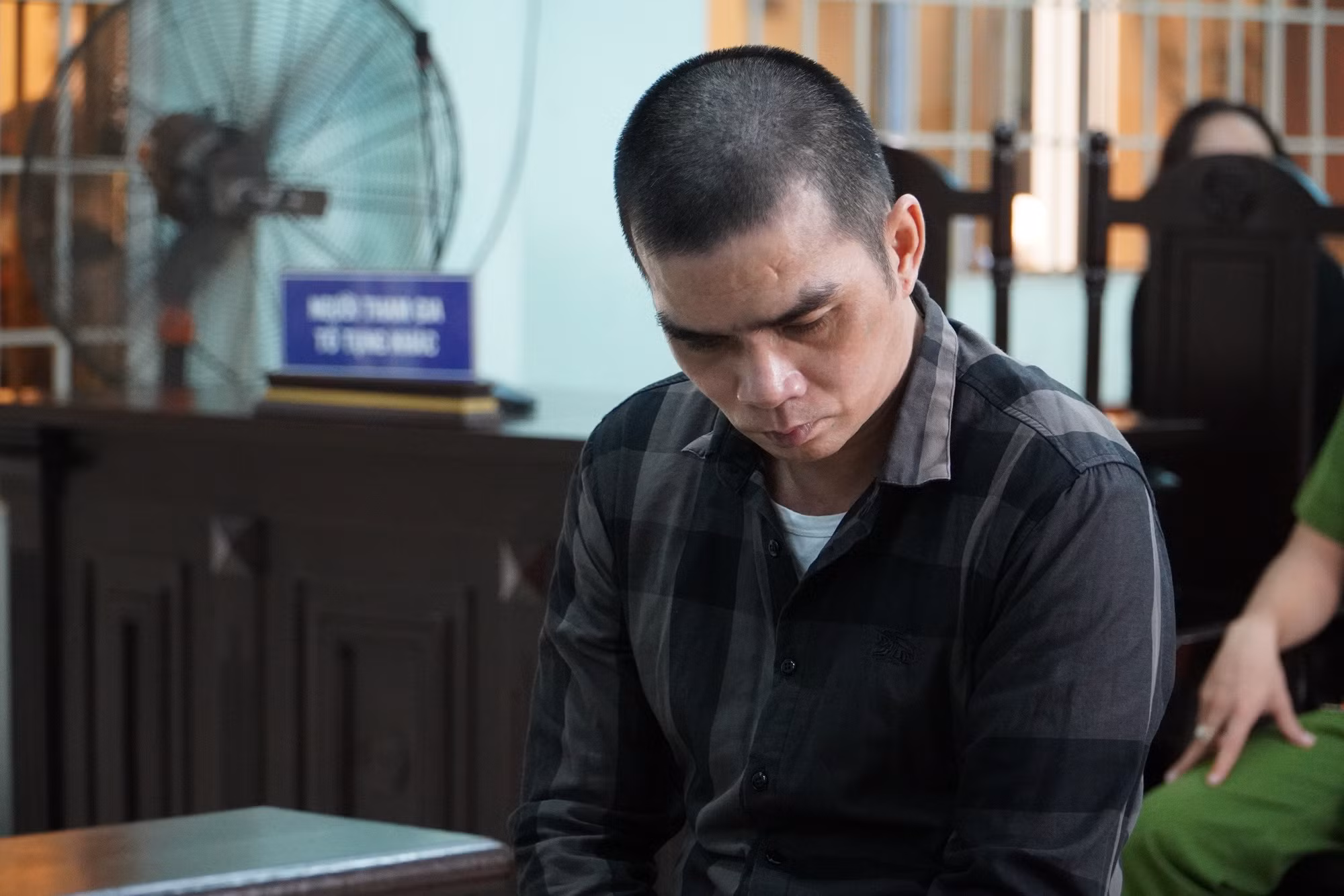 Tuyên án đôi tình nhân hành hạ cháu bé 3 tuổi để giải trí -0