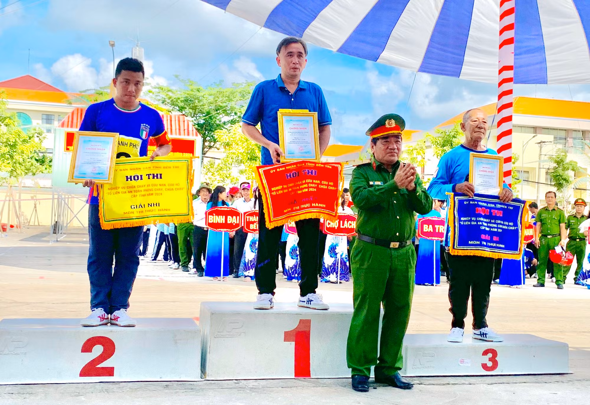 Sôi nổi hội thi nghiệp vụ PCCC và CNCH “Tổ liên gia an toàn PCCC” -0