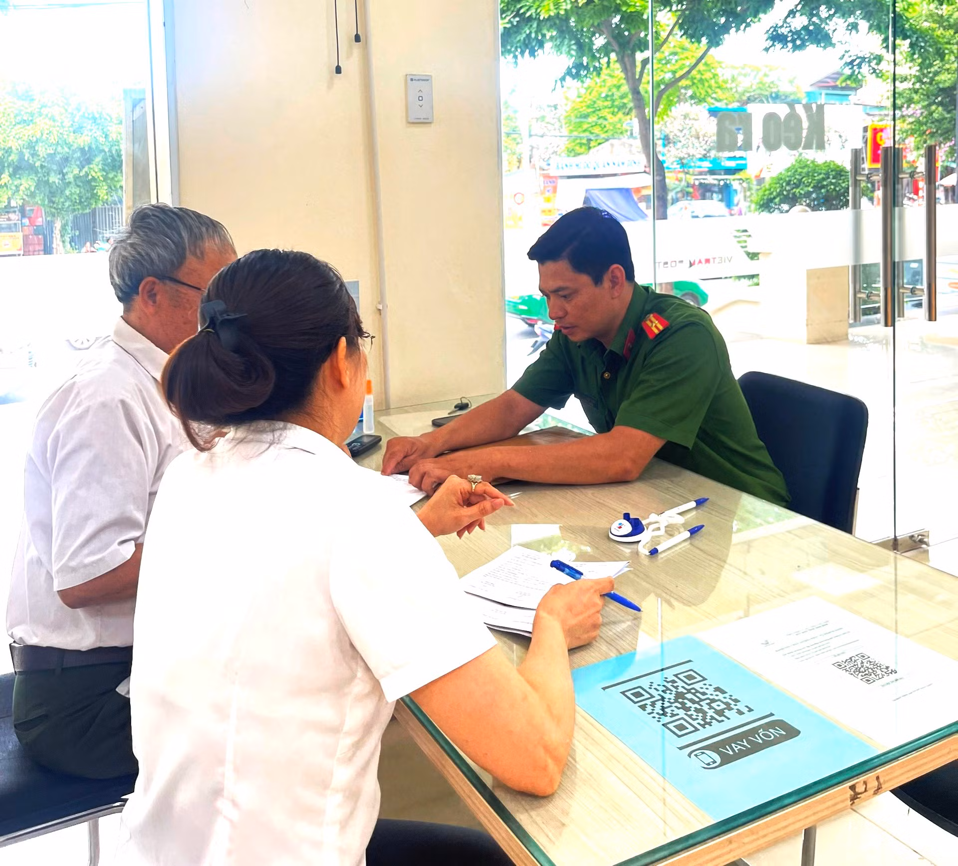 Ninh Bình-Công an phường ngăn chặn kịp thời vụ người dân chuyển 260 triệu đồng cho đối tượng lừa đảo qua mạng viễn thông -0