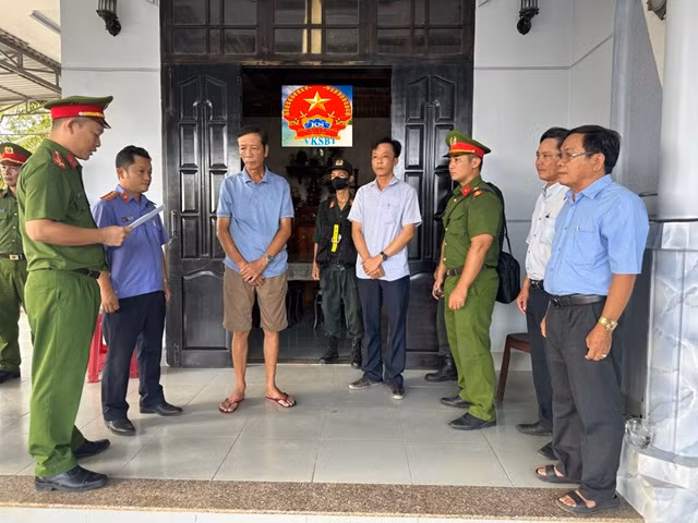 Phó giám đốc Trung tâm phát triển quỹ đất bị bắt vì bao che “cát tặc” -0