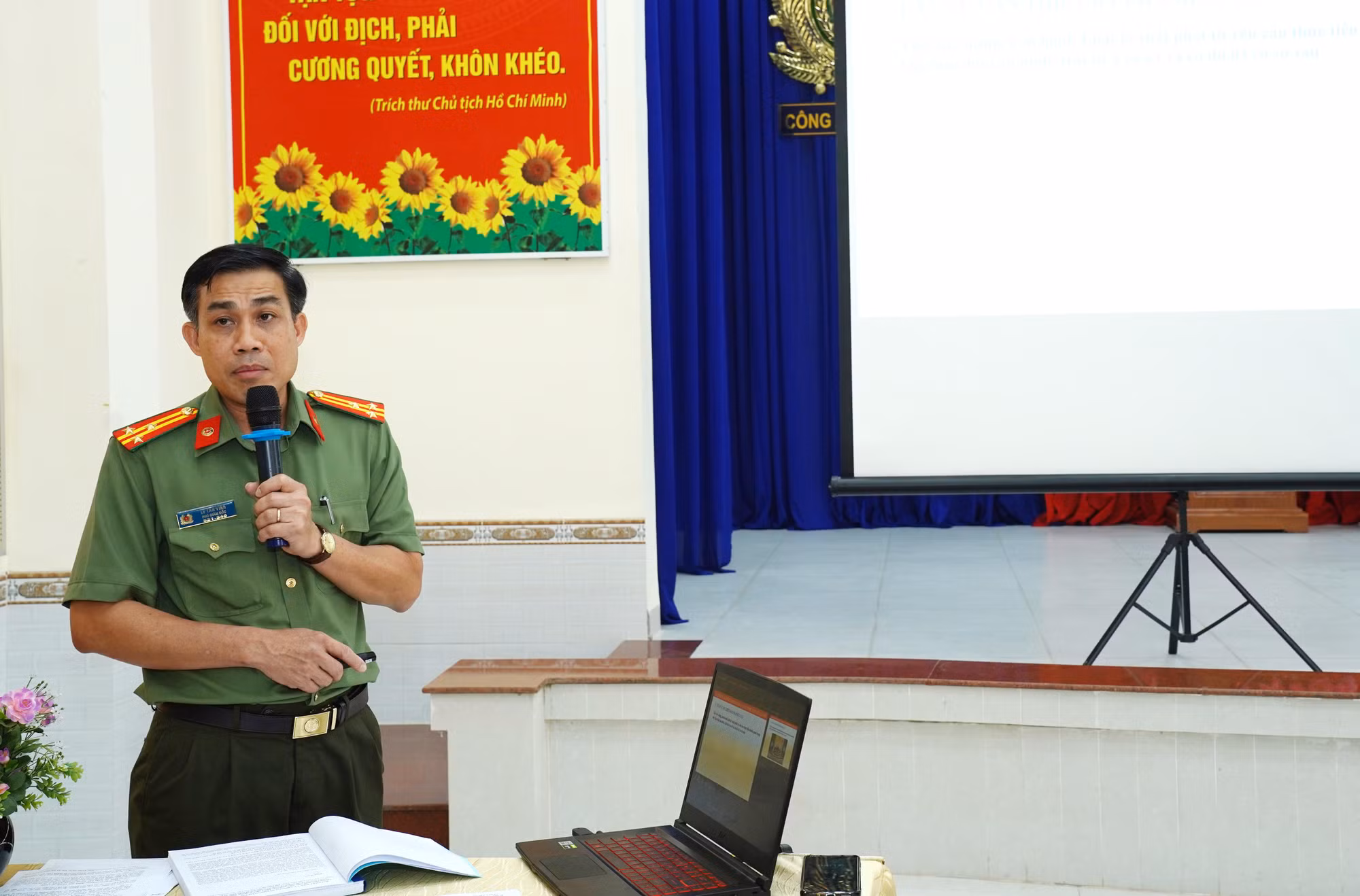 Công an Cà Mau triển khai Luật Lực lượng tham gia bảo vệ ANTT ở cơ sở -0