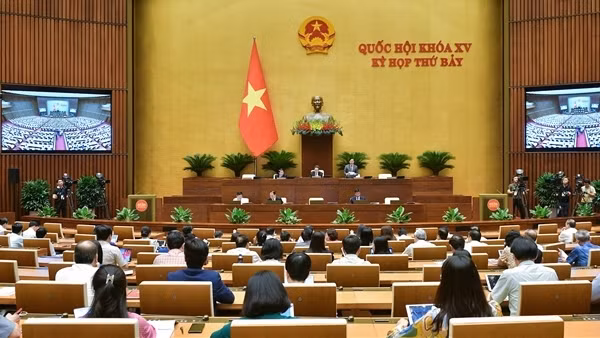 Tranh luận về biên chế, giáo dục, cơ chế đặc thù…trong dự thảo Luật Thủ đô (sửa đổi)