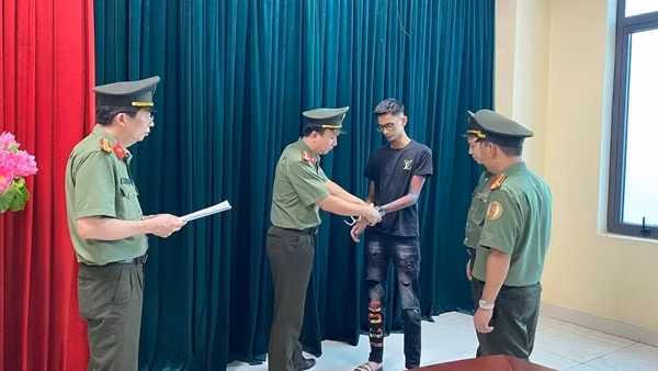 Khởi tố, bắt tạm giam đối tượng “Tổ chức cho người khác trốn đi nước ngoài”