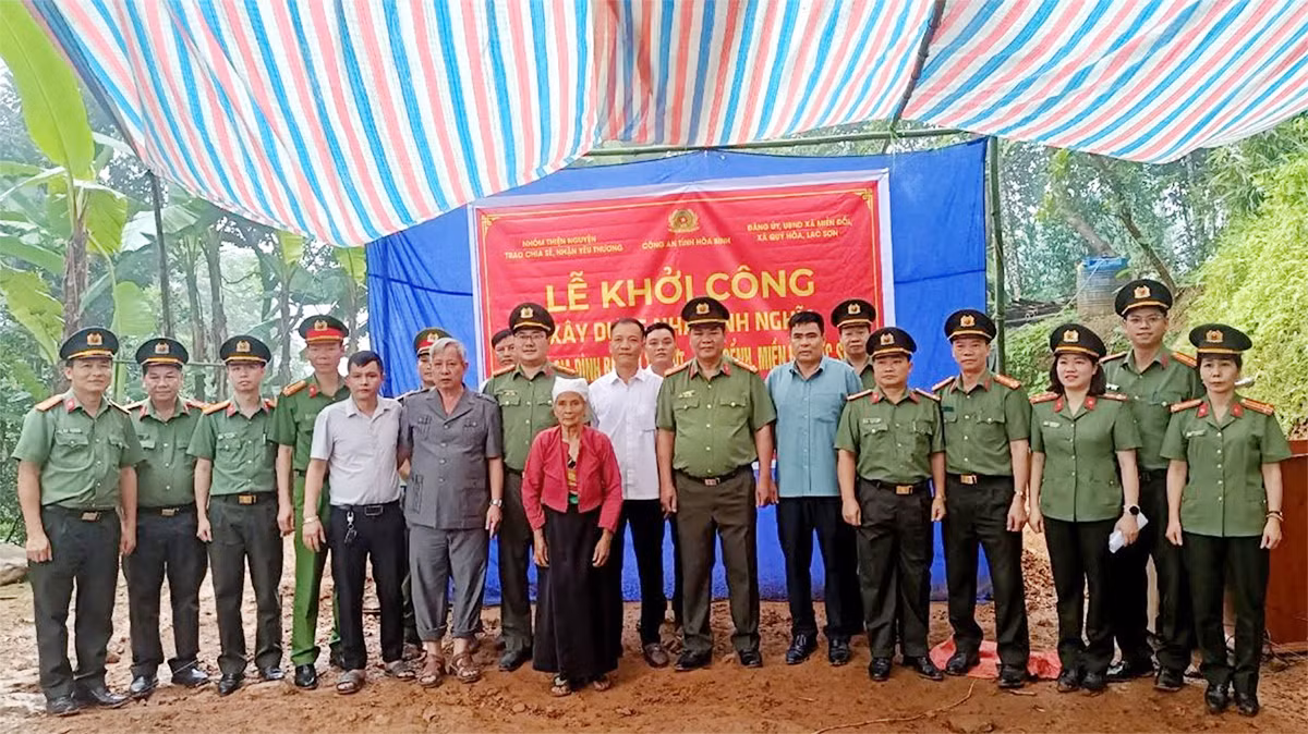 Khởi công xây dựng nhà cho 2 hộ nghèo tại huyện Lạc Sơn -1