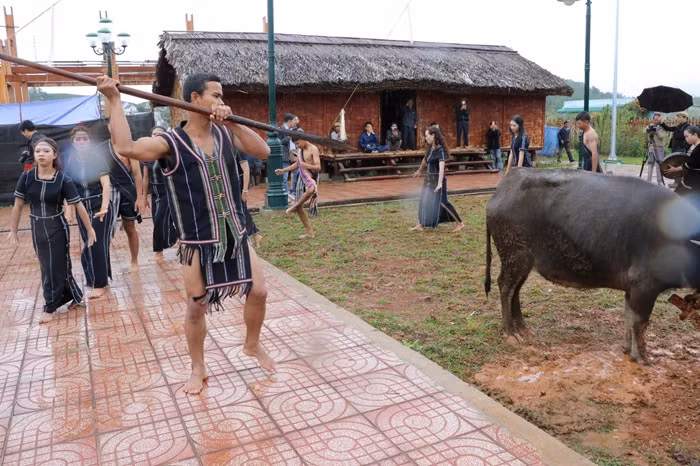 Tái hiện lễ hội Nhô Lir Bong của người Cơ Ho -0