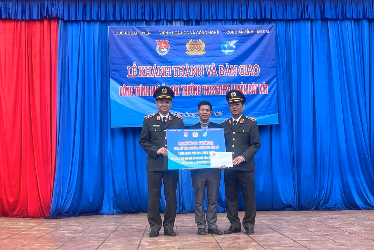 Chung tay xây dựng công trình bếp ăn bán trú tặng trường THCS và THPT huyện Bát Xát -0