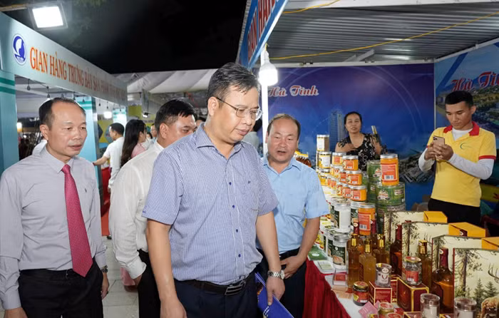 Hơn 230 tổ chức, doanh nghiệp tham gia Hội chợ thương mại Festival Huế 2024 -0