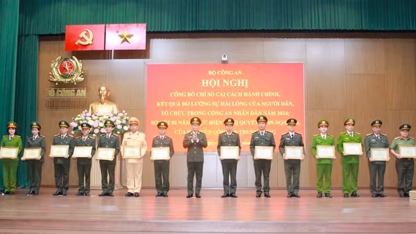 Mức độ hài lòng của người dân về giải quyết thủ tục hành chính trong CAND đạt 98,74%
