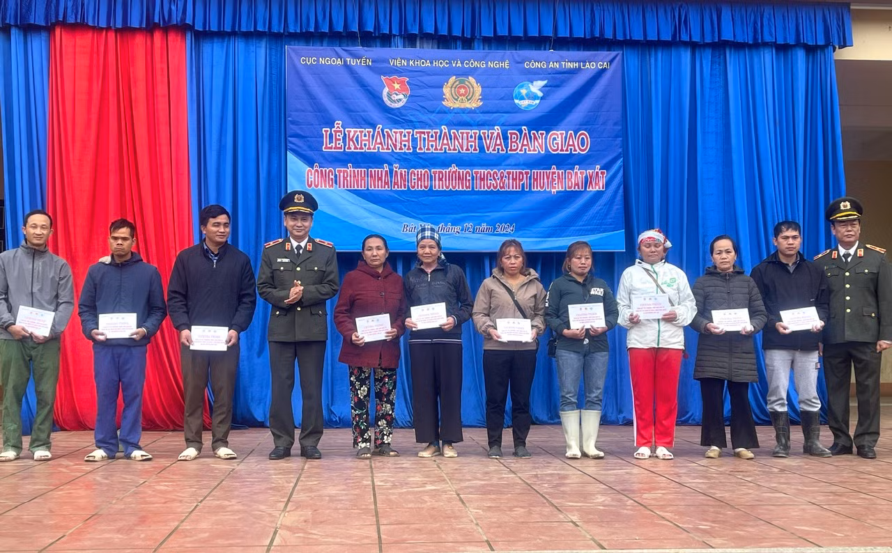 Chung tay xây dựng công trình bếp ăn bán trú tặng trường THCS và THPT huyện Bát Xát -0