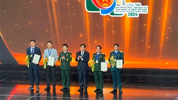 48 tác phẩm đoạt giải cuộc thi ảnh về Quân đội nhân dân và Quốc phòng toàn dân