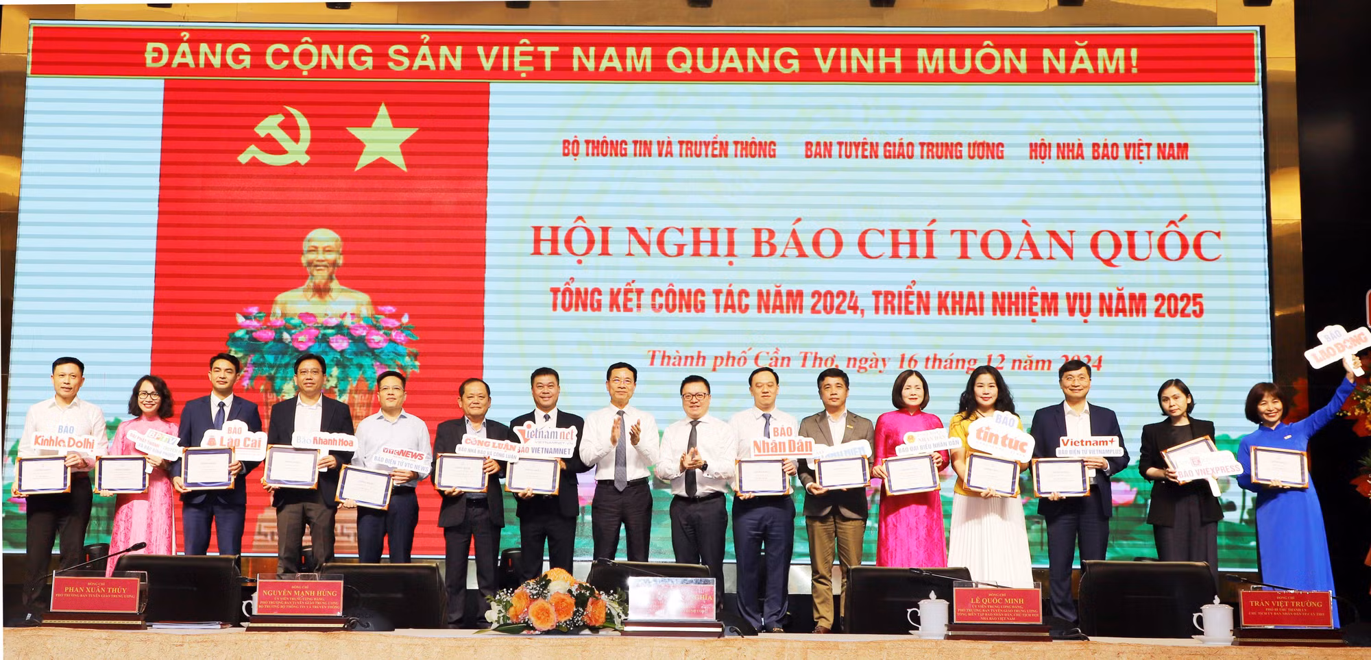 Xây dựng nền báo chí, truyền thông chuyên nghiệp, nhân văn, hiện đại -0