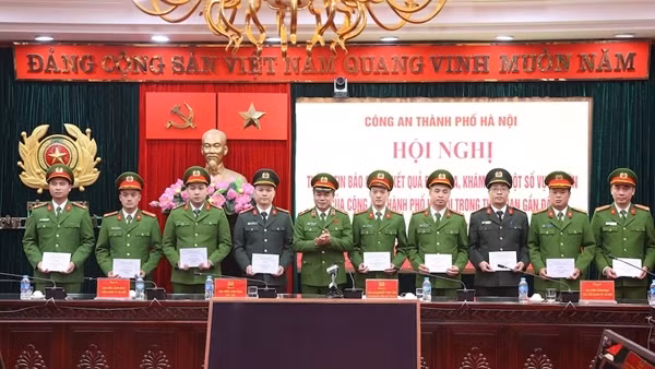 Công an TP Hà Nội khen thưởng một số chiến công xuất sắc trước thềm cao điểm tấn công trấn áp tội phạm