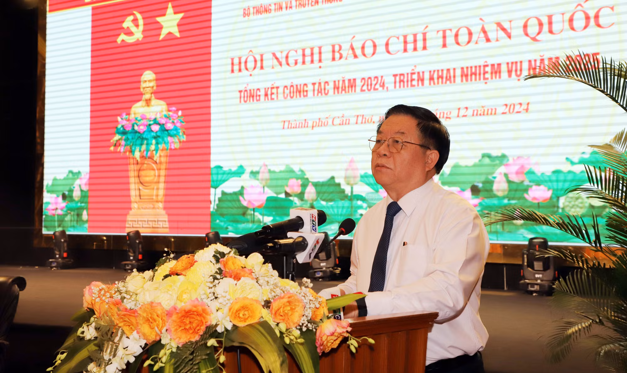 Xây dựng nền báo chí, truyền thông chuyên nghiệp, nhân văn, hiện đại -0