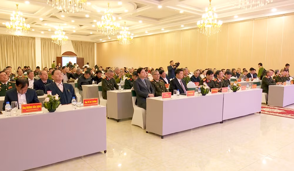 Hội Cựu CAND&nbsp;Ninh Bình tổ chức Lễ trao Di ảnh Anh hùng - Liệt sĩ CAND -1