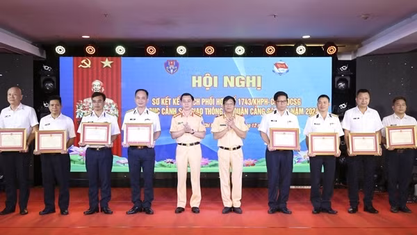 Lực lượng CSGT và Quân chủng Hải quân phối hợp bảo đảm trật tự xã hội