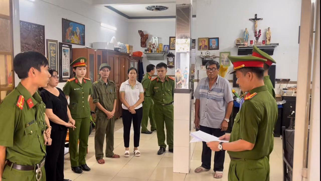 Bắt, khám xét nơi ở của chủ hụi lừa đảo chiếm đoạt hơn 1,8 tỷ đồng -1