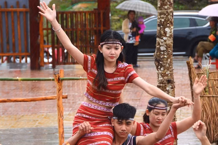 Tái hiện lễ hội Nhô Lir Bong của người Cơ Ho -3